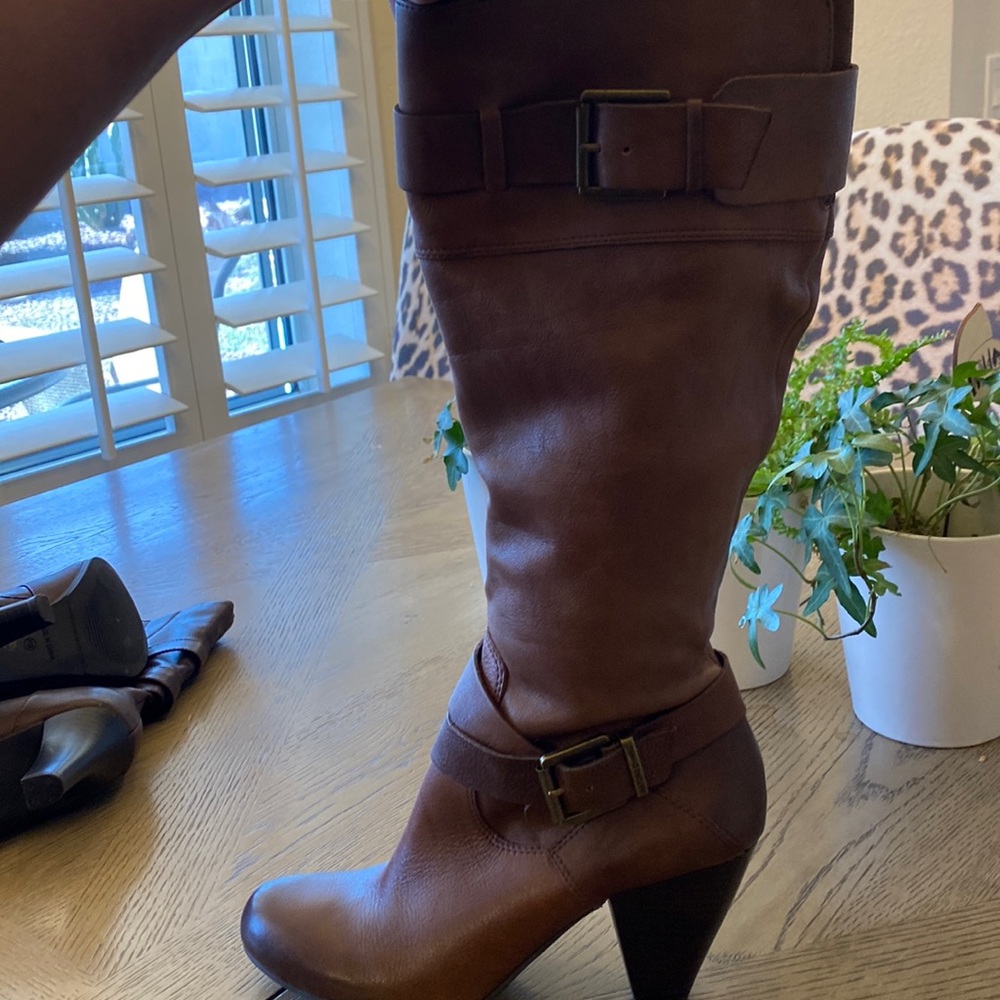 Nice brown boots with three inch heel.Leather bottom.